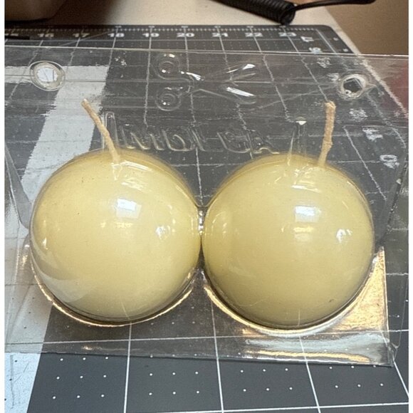 Round Shaped Ivory 2.5 inch Candles Unscented Molca Set Of 6 New Oldstock - Picture 2 of 7